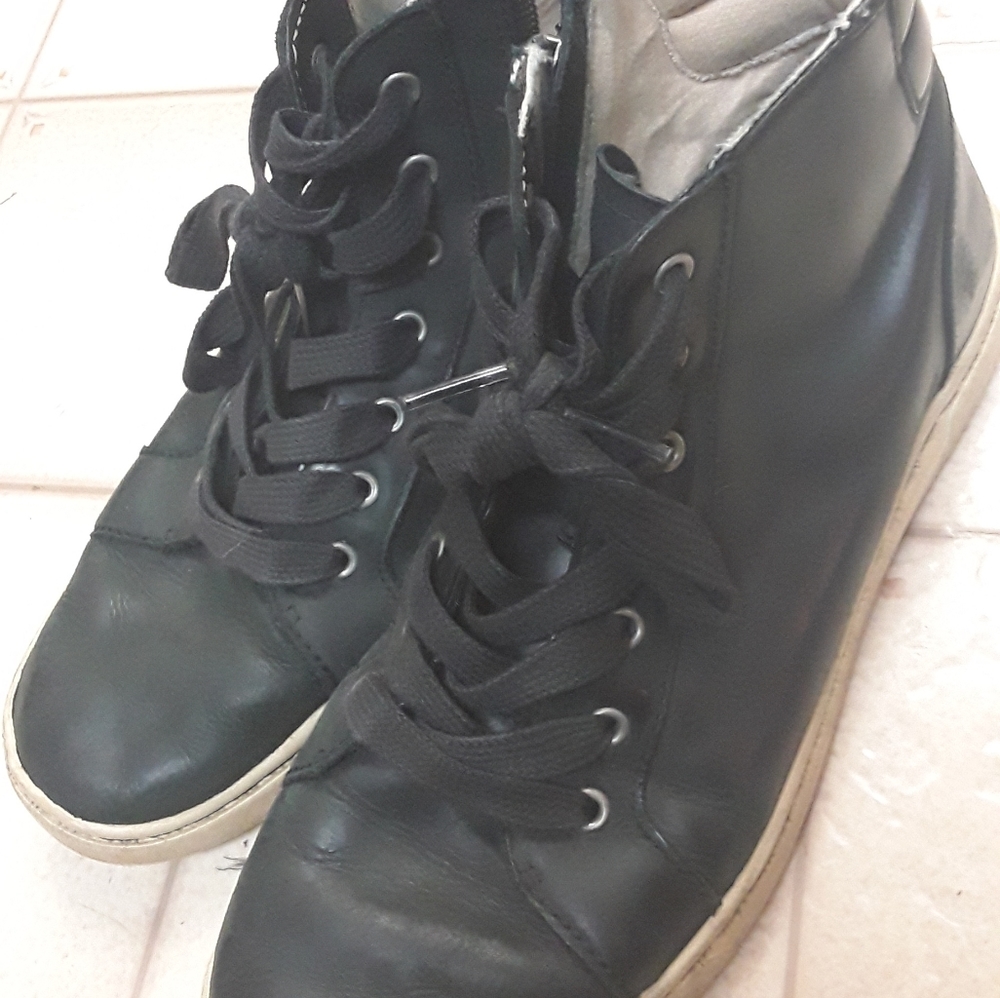 UGG Blaney Black High Top Tassle Tie Shoes 9